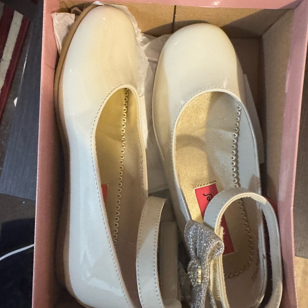 Girls Patent Mary Jane Shoes with Bow - White